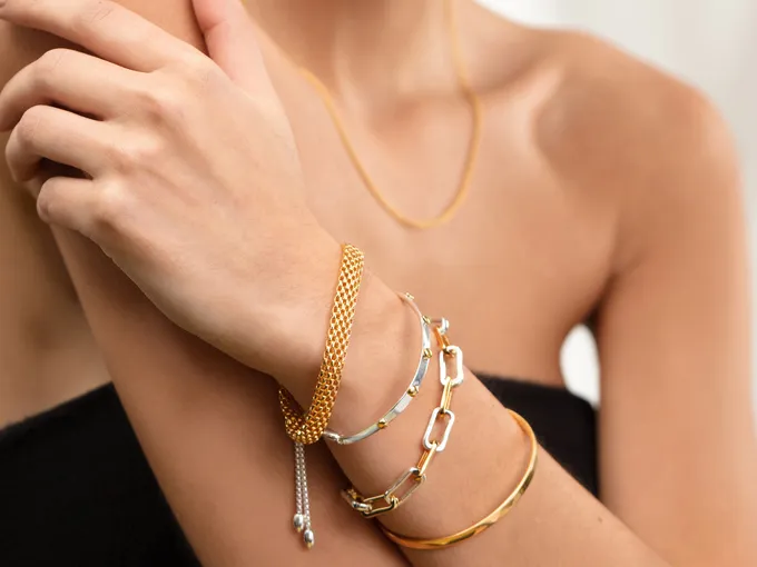 Top 20 Wardrobe Essentials Every Woman Needs in 2025 21 00 story202