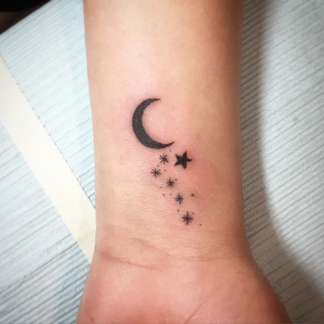 Minimalist Tattoos: The Latest Trend in Body Art 13 12060fcaedd8d3c6073f7891013ae826