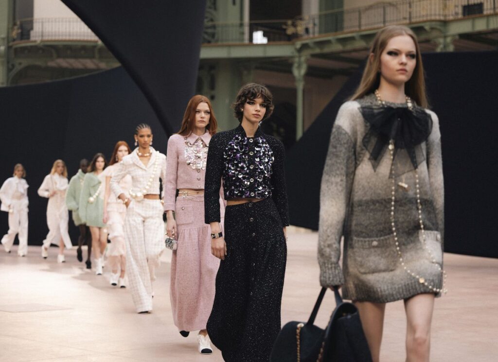 Top 10 Fashion Trends Taking Over 2025 7 74RnbhFjGQV8mzTMUP6WeK 1200 80