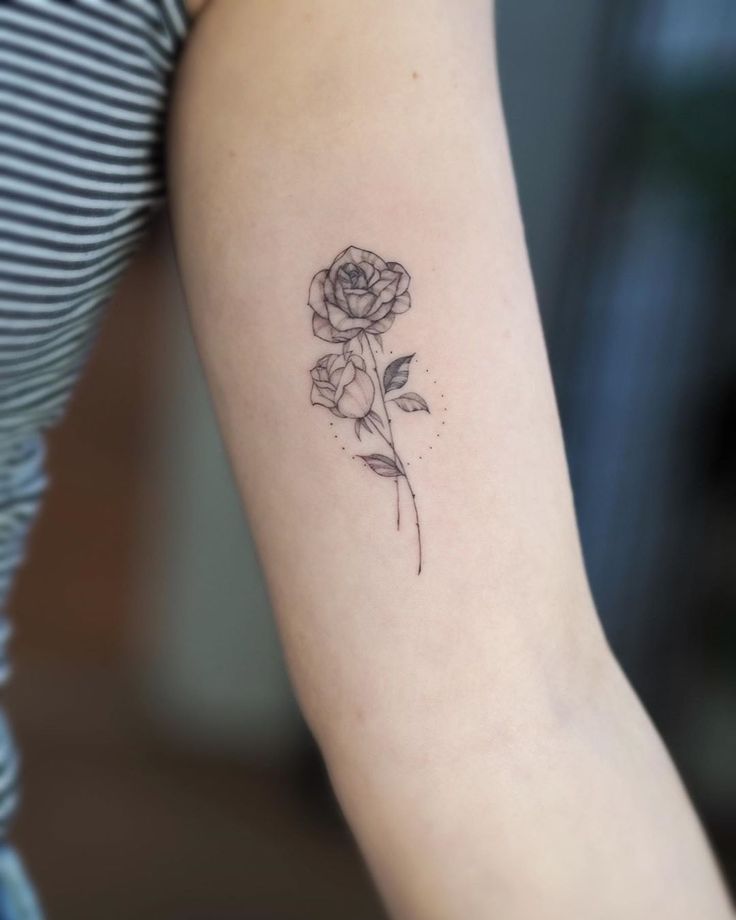 Top 30 Small Tattoo Ideas for Women in 2025 3 82851078dd44dac877b9b4e76488bc2b