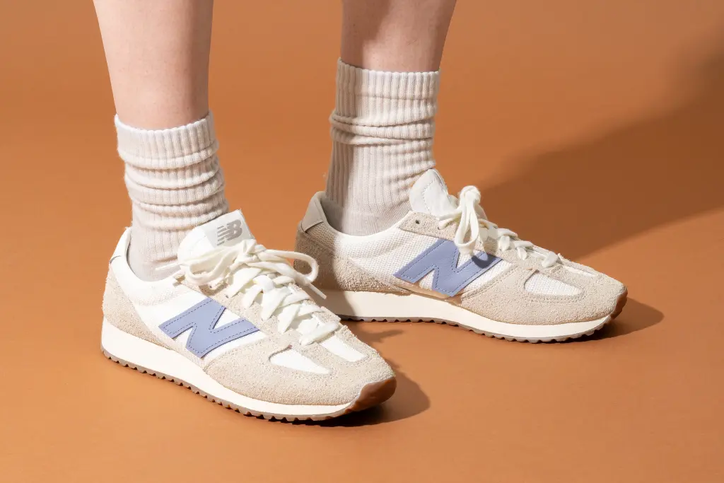 Top 20 Wardrobe Essentials Every Woman Needs in 2025 6 BEST WHITE SNEAKERS SUB 2048px 3908