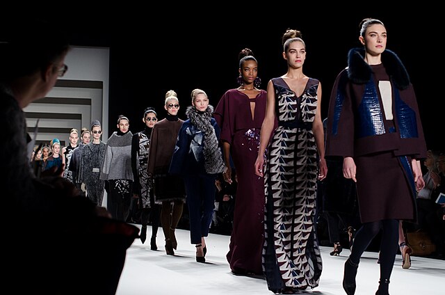 10 Fashion Mistakes to Avoid in 2025 (And What to Do Instead) 3 Carolina Herrera AW14 12