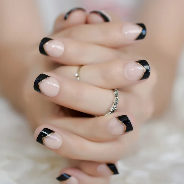 French Manicure 2025: Fresh Twists on the Classic Nail Look 5