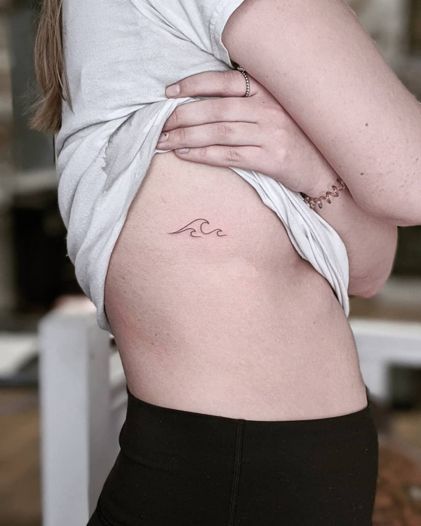 Minimalist Tattoos: The Latest Trend in Body Art 9 dainty tattoo 8