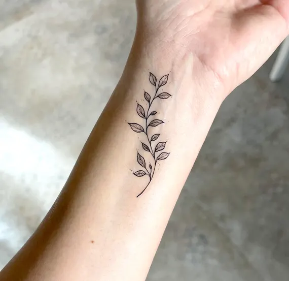 Minimalist Tattoos: The Latest Trend in Body Art 26
