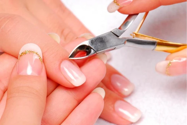 How to Make Your Manicure Last Longer (Salon & DIY Tips) 10 nail clippers how to use thumb