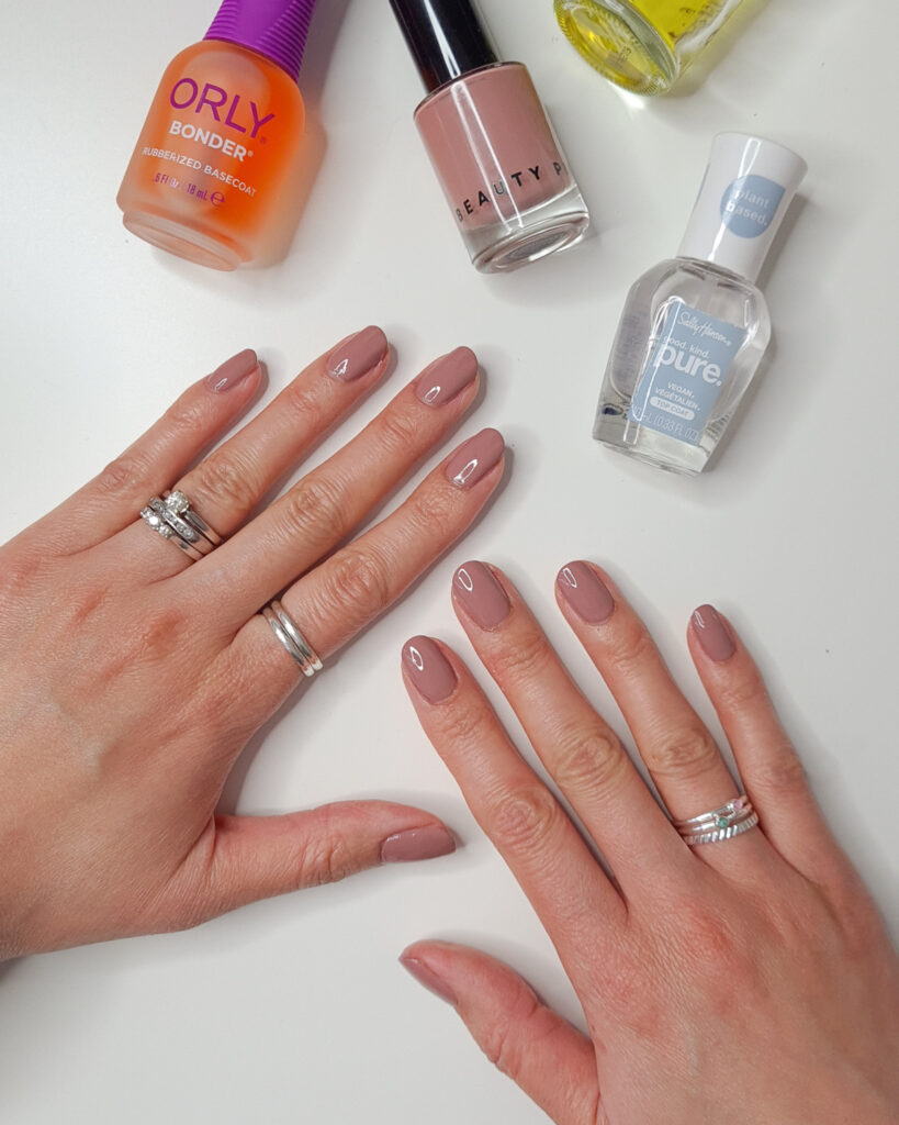 How to Make Your Manicure Last Longer: 15 Expert Tips 6 sticky sandwich manicure and stacked rings