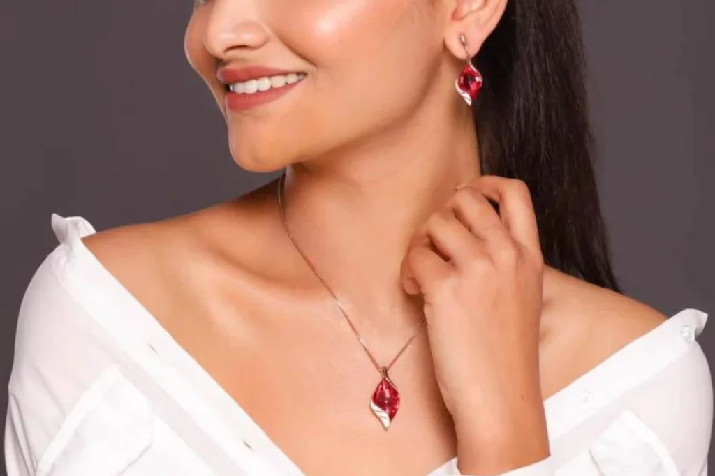 10 Essential Pieces Every Fashionable Woman Should Own in 2025 11 top 10 minimalist jewellery articles to match every occasion 494796 1100x